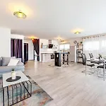 Lovely In With Wifi Holiday home *