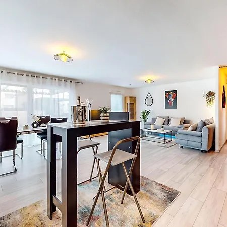 2 Bedroom Stunning In *