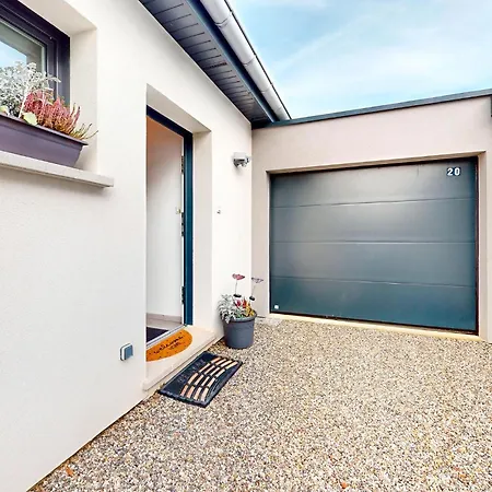 2 Bedroom Stunning In *